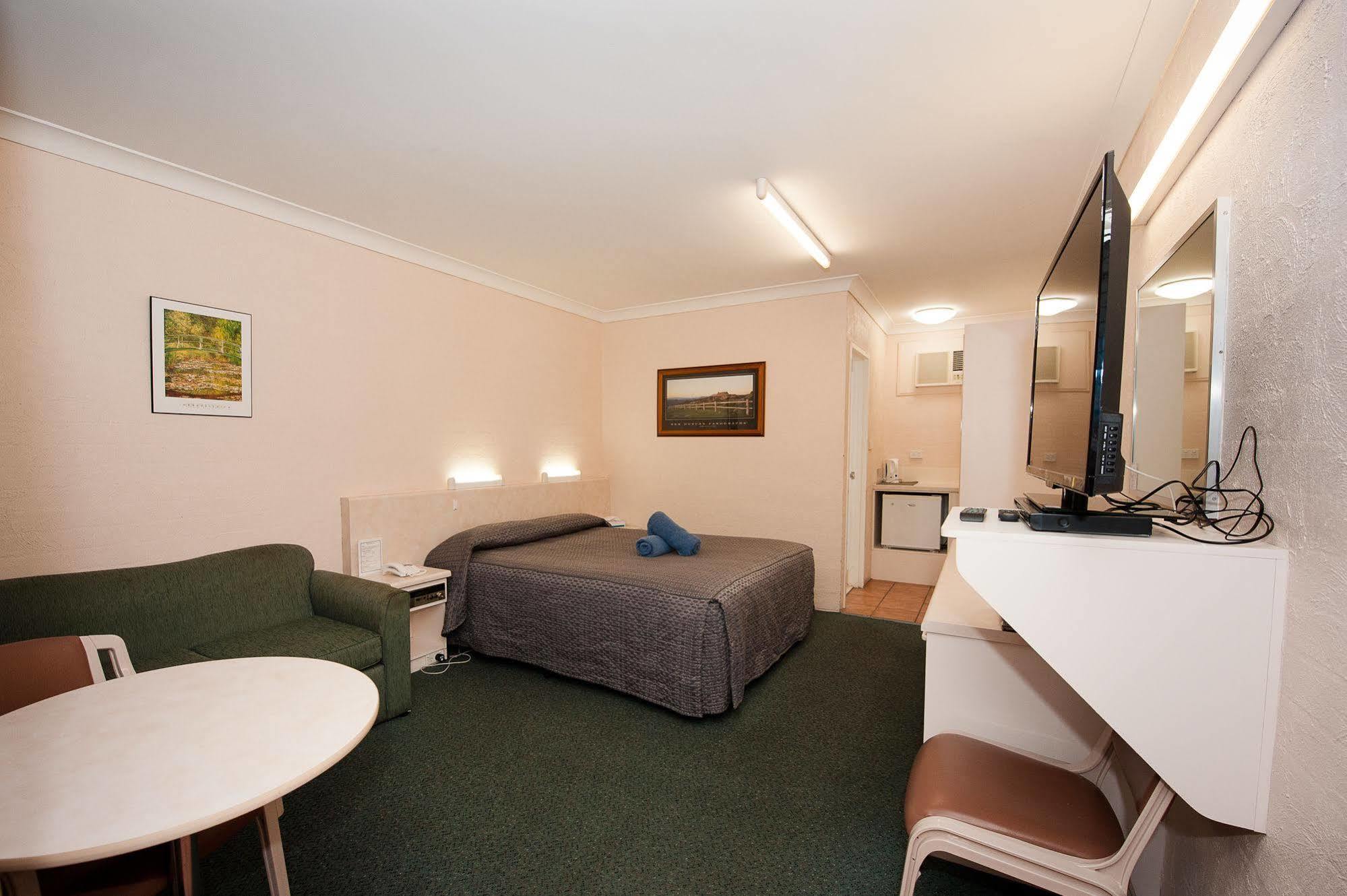 Sapphire City Motor Inn Inverell Exterior photo